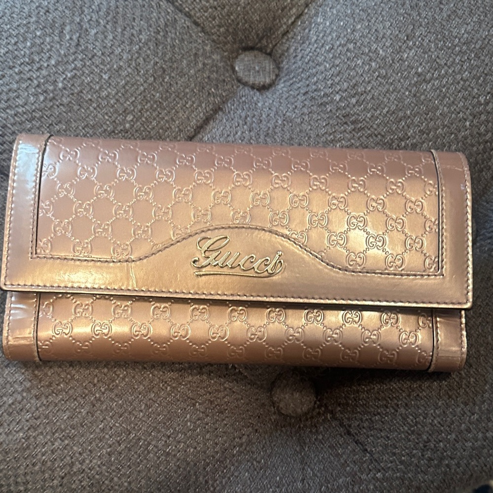 Rose Gold Gucci mini GG wallet in amazing condtion